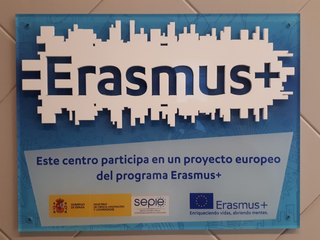 placa erasmusplus - Ciclos de Formación Profesional - Montecastelo